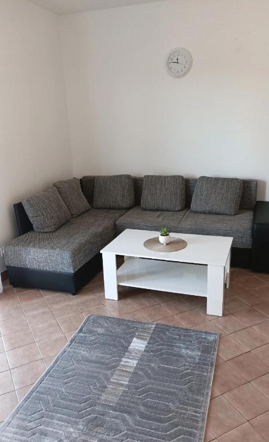 Family Apartments Tomy Punat Ngoại thất bức ảnh